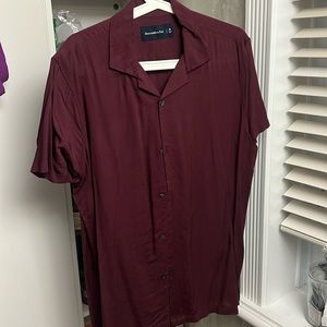 Abercrombie & Fitch, Burgundy men’s soft button down (Like new)